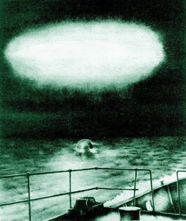 UFO dive and NGO flight out of the water near the ship "Cayaba Sihoro" off the coast of Brazil, 1962