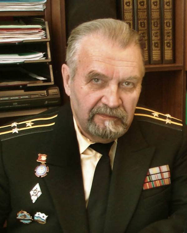 Berezhnoy, V. T., captain 1st rank in 1970-80 intelligence chief flotilla of the Northern fleet.