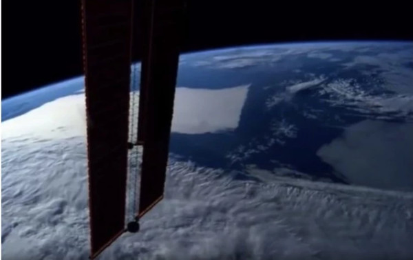 View of a rectangular cloud from the ISS.