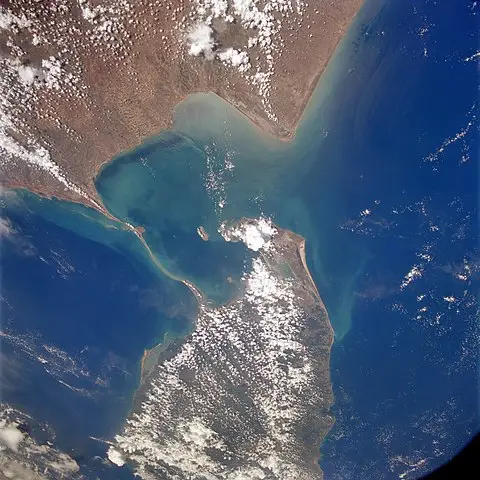 The Adam's Bridge as seen between India and Sri Lanka, from Space Shuttle Endeavour during STS-59. National Aeronautics & Space Administration