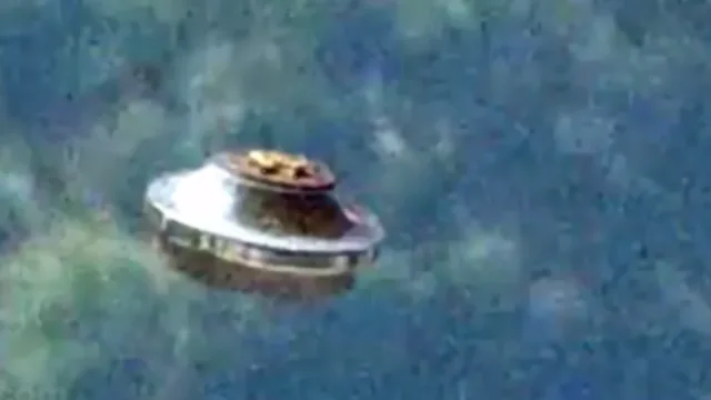 Clear video of a flying saucer. Analyzing the video