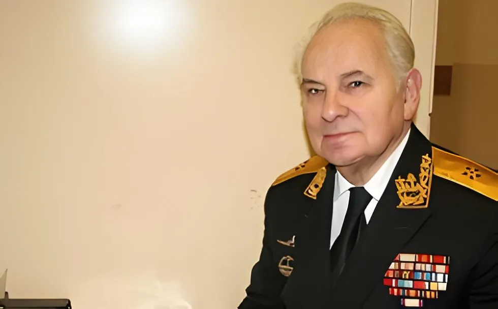 Yuri Flavianovich Beketov- rear admiral met an object moving in the water at the speed of an airplane