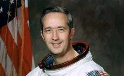 Astronaut James McDivitt captured a UFO? 
