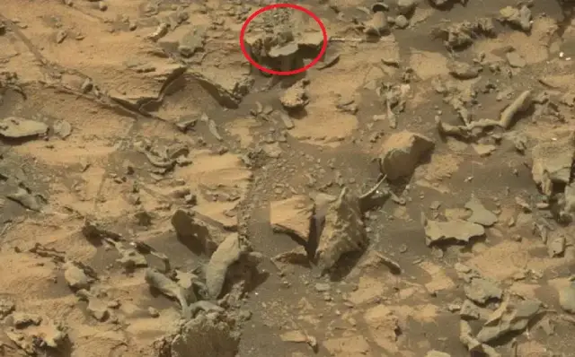 Are there ancient Anunnaki statues on Mars?