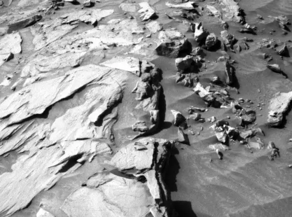 Rover Curiosity photographed a mummified humanoid