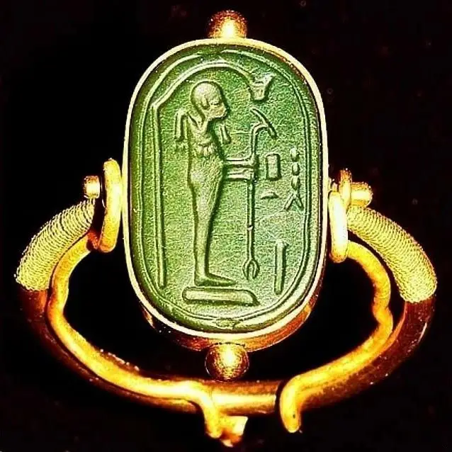 The Alien on Tutankhamun's Ring