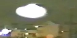 Летающая тарелка попала на VHS камеру