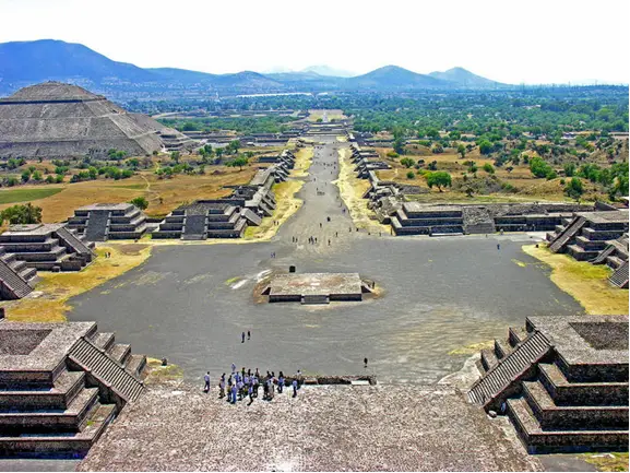 View from the Pyramid of the Moon to the square.