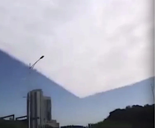 A view of such a straight cloud angle was opened to the residents of Tucson (USA)
